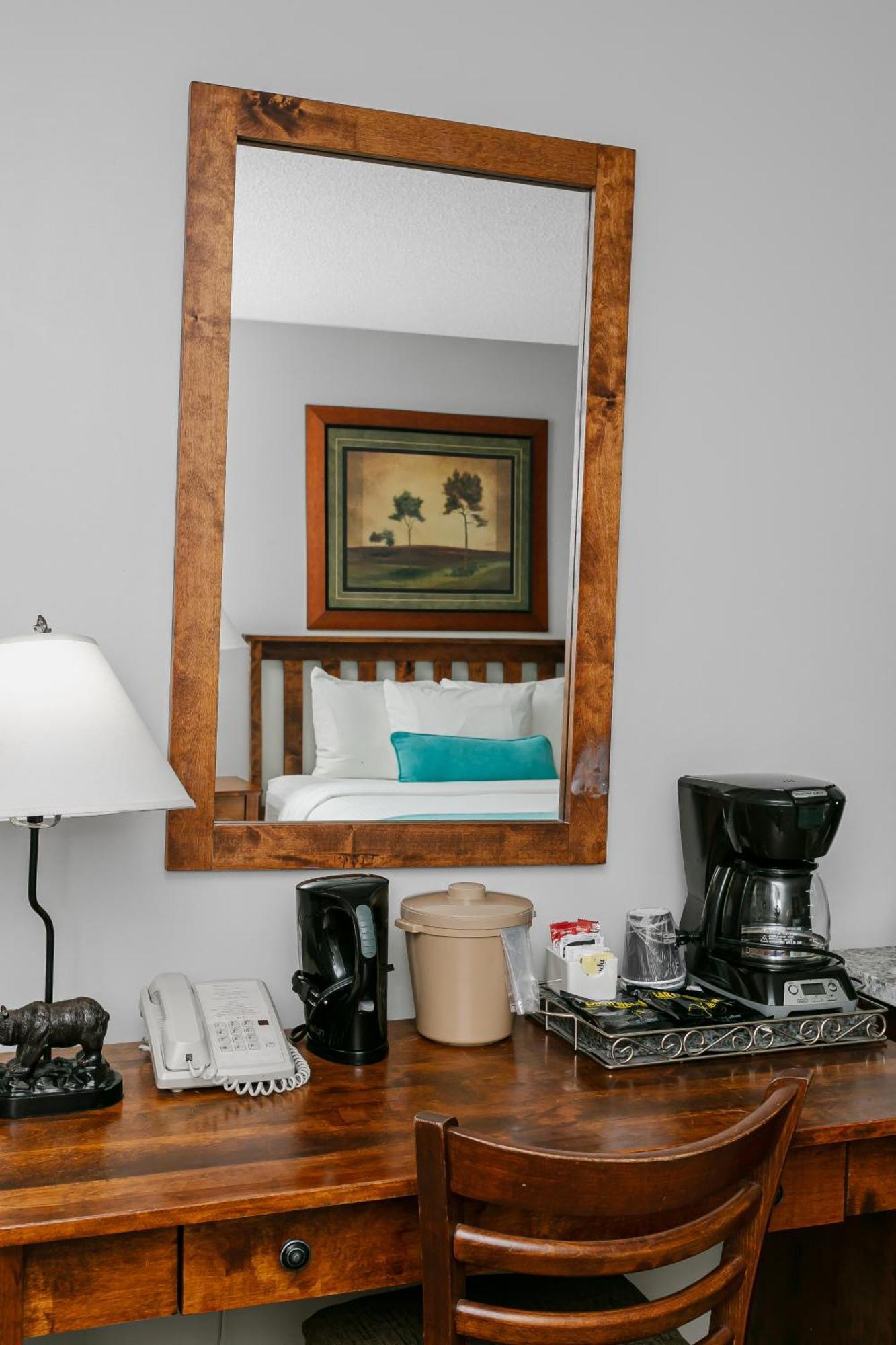 Tonquin Inn Jasper Room photo