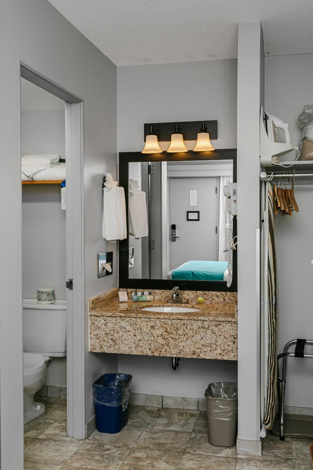 Tonquin Inn Jasper Room photo