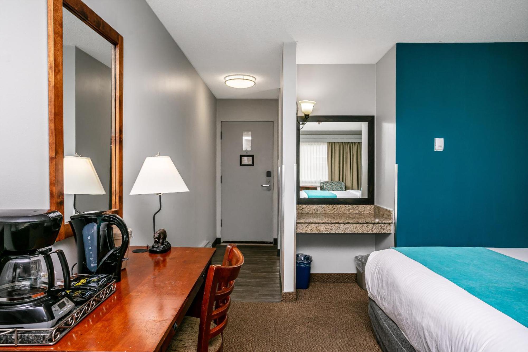 Tonquin Inn Jasper Room photo
