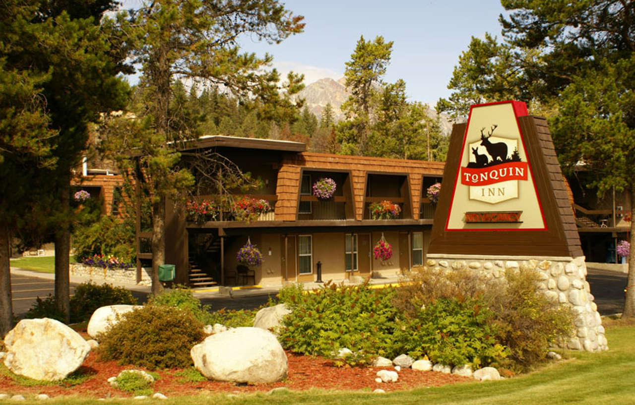 Tonquin Inn Jasper Exterior photo